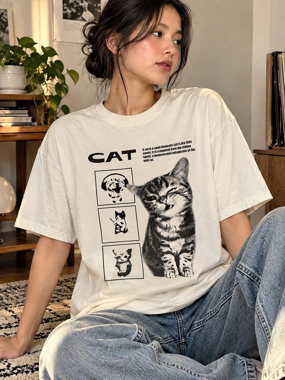 Gildan Cat Graphic Short Sleeve Tee in Cream/Natural